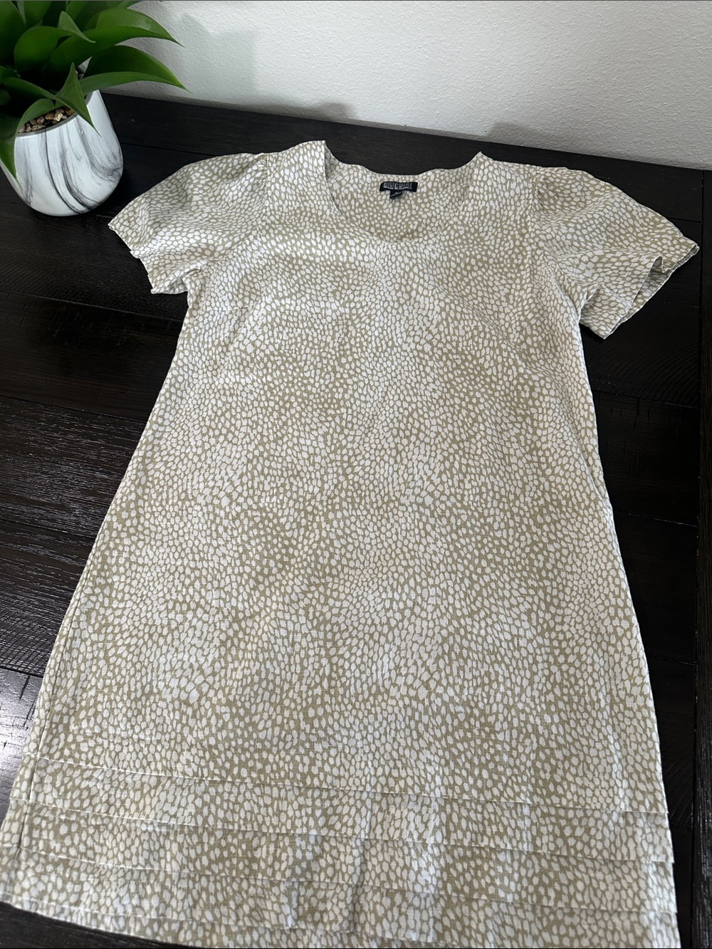 Nicole miller Talbots Beige and Cream Pebble Print Short Sleeve Shift Dress